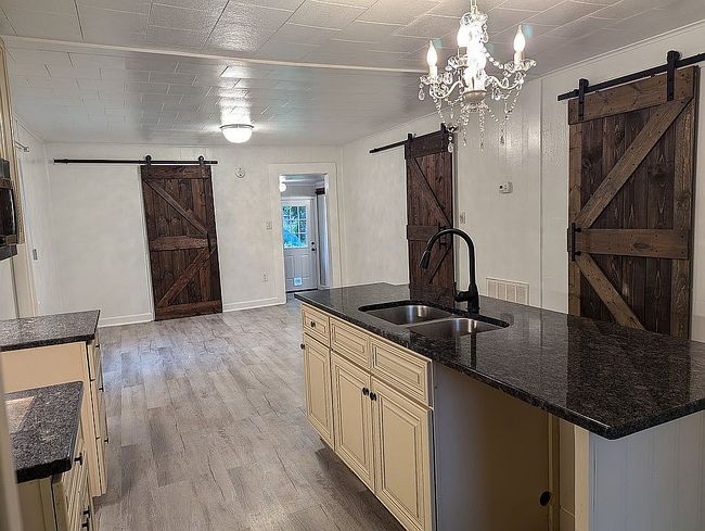 Photo of 1389 Elizabethton Hwy, Bluff City, TN