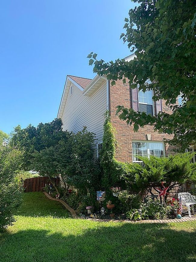 Photo of 2928 Wye Oak Dr, Belleville, IL