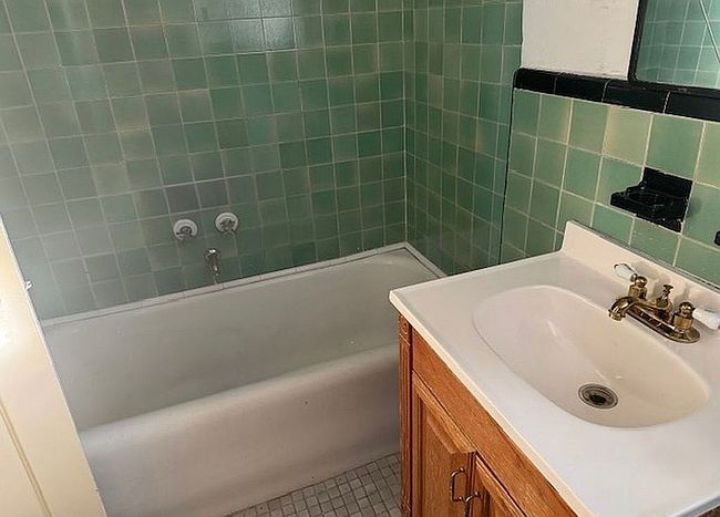 Image of 920 E 17th St #58