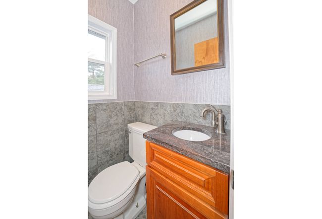 Photo of 32 Brookwood Dr, Latham, NY