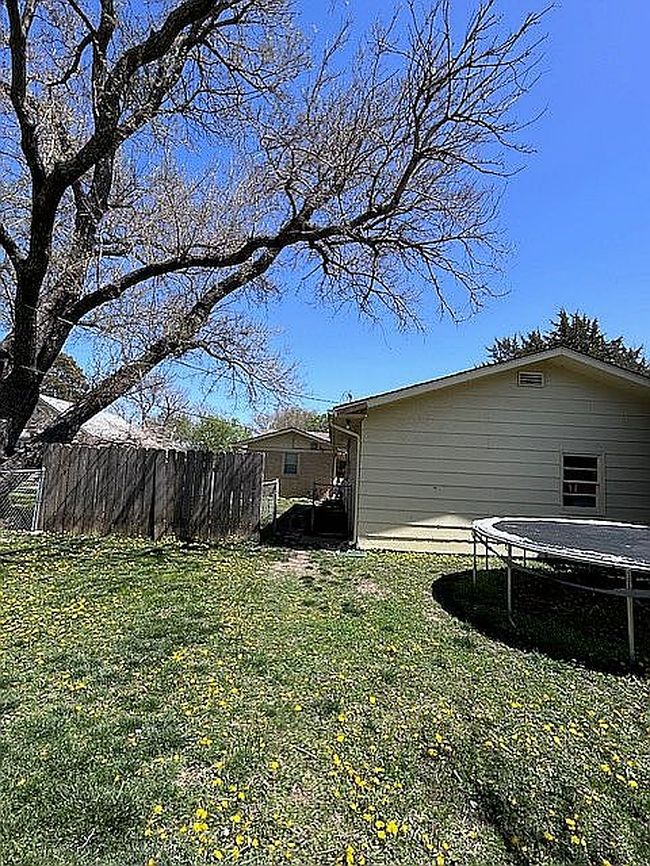 Image of 631 S Topeka St