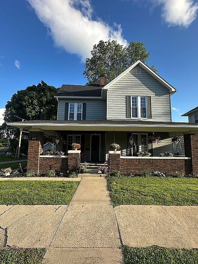 Image of 1005 E Walnut St