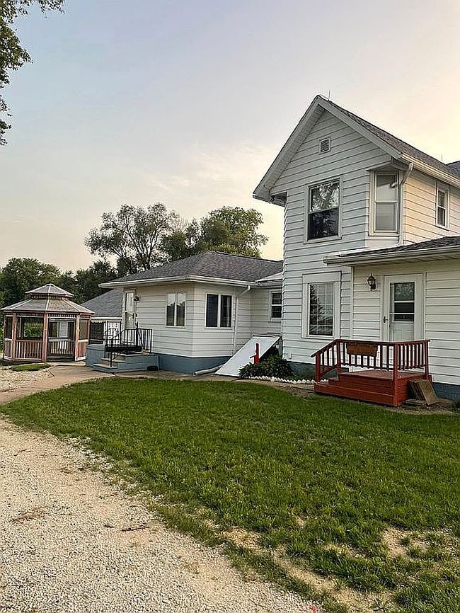 Photo of 5827 Garden Plain Rd, Fulton, IL