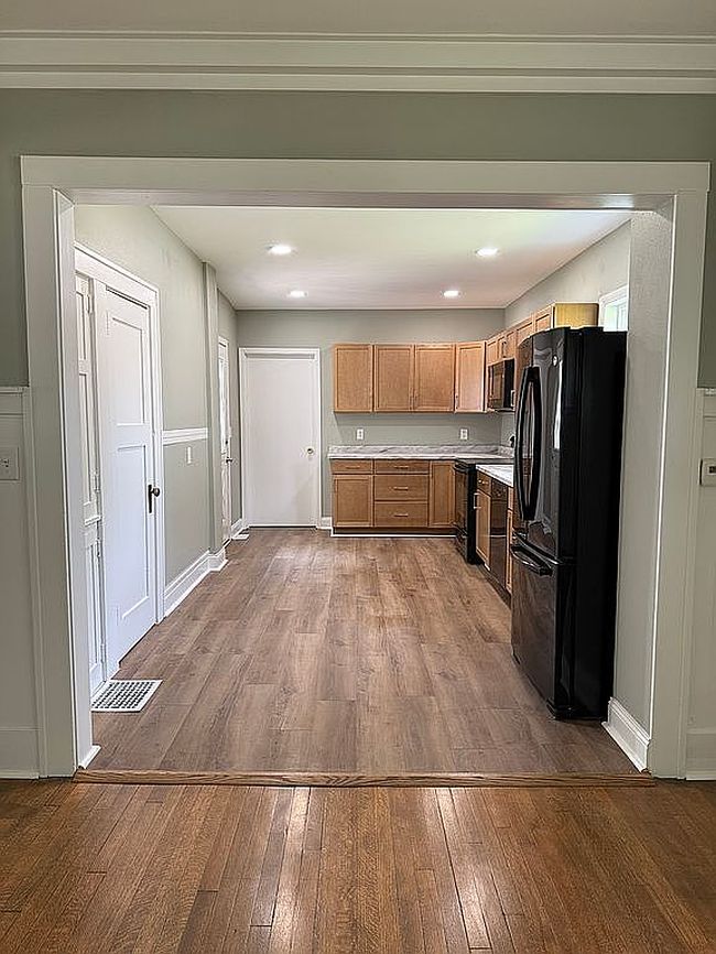 Image of 520 E 3rd St