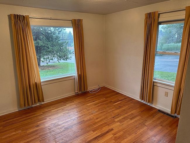 Image of 1230 N Bonfoy Ave