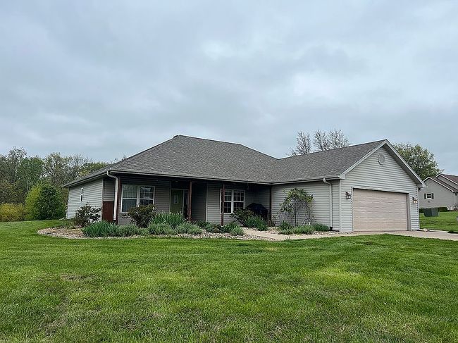 Photo of 9575 E Shelly Ln, Centralia, MO