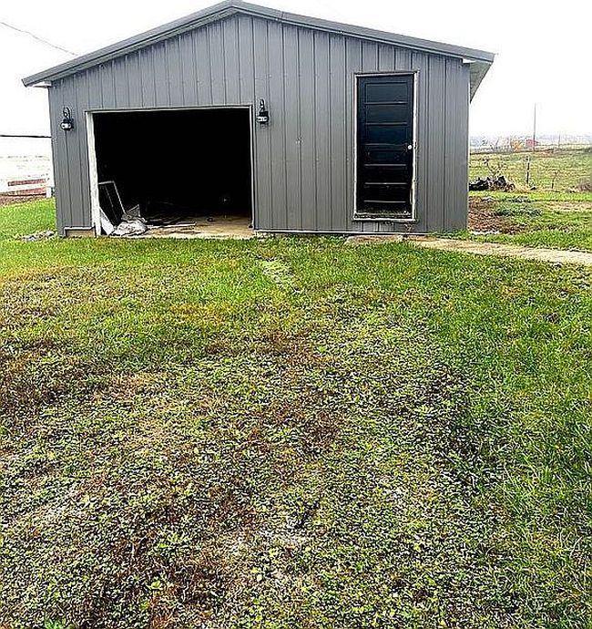 Image of 2550 Lyon School Rd