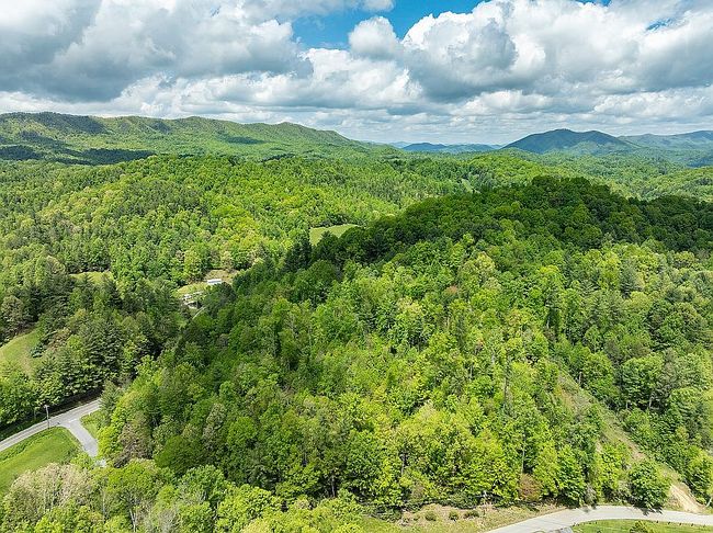 Photo of 994 Fairview Rd, Hampton, TN