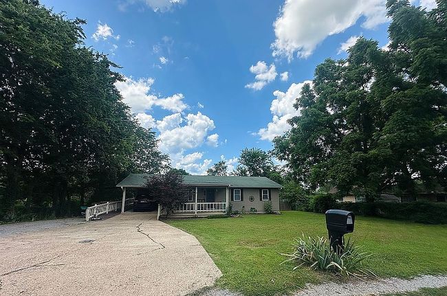 Photo of 102 W Johnson Dr, Flippin, AR