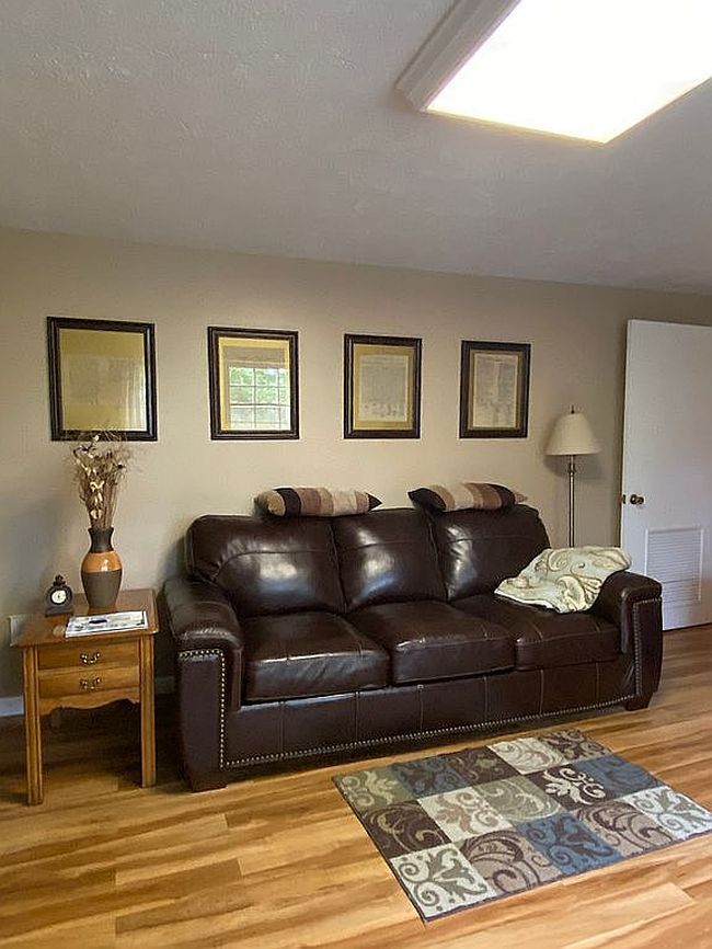 Image of 2043 Lock Rd