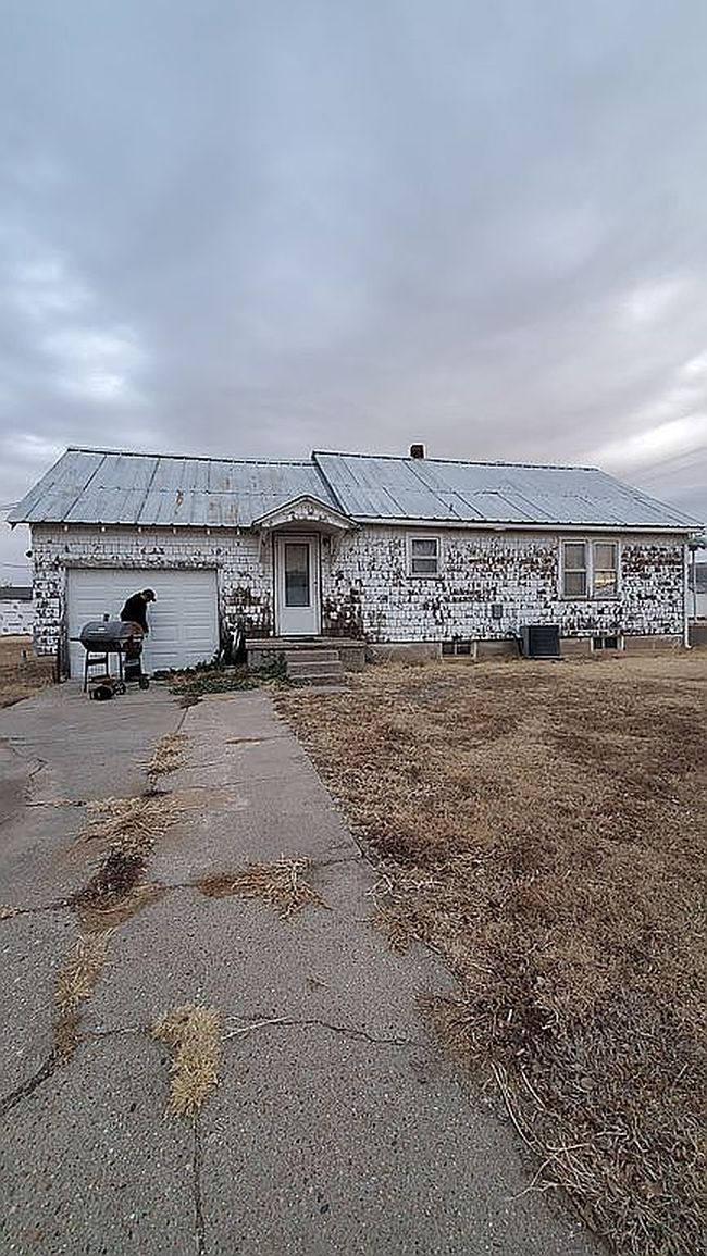 Photo of 221 S Pearlette St, Meade, KS