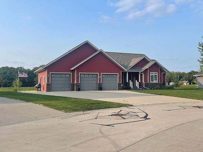 240 N Pond Dr, Jackson, MN