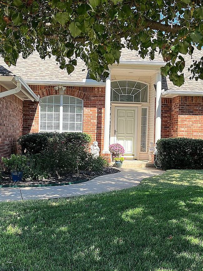 Preview of property located at 2821 Edgewater Ct