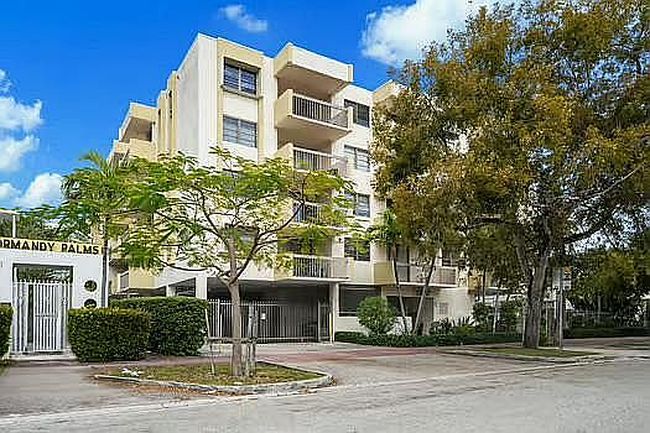 Image of 6937 Bay Dr Apt 301