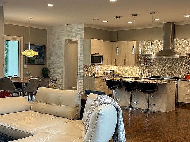 Additional photo 3 of property located at 6916 Mere View Ct