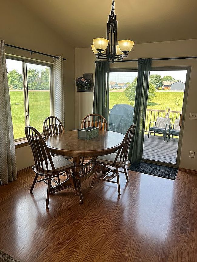 Photo of 909 Pepper Ridge Rd, Dell Rapids, SD