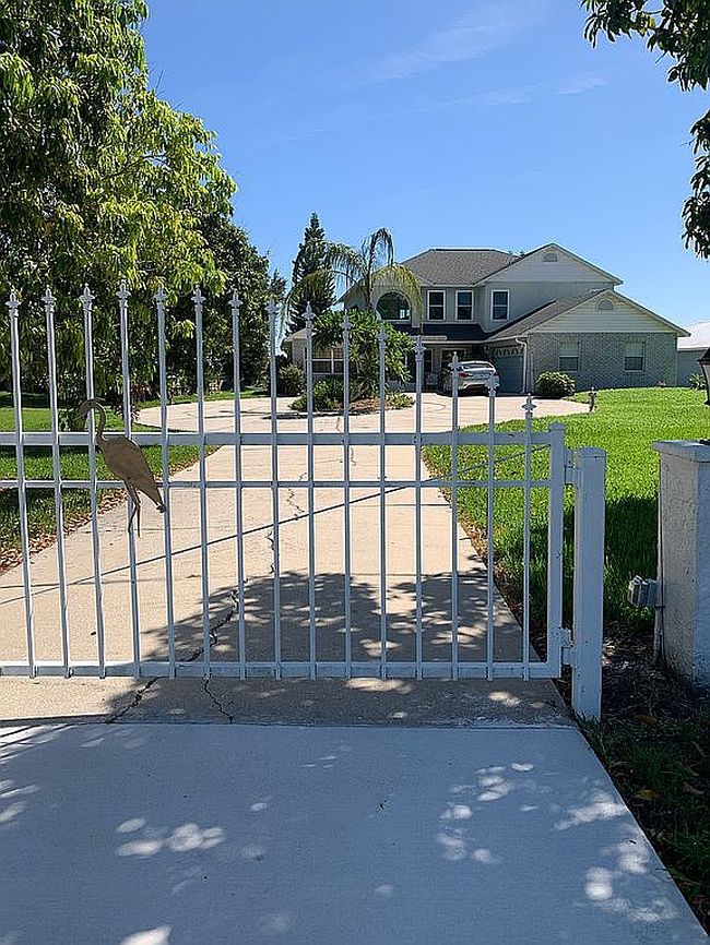 Image of 3480 Lakeshore Blvd