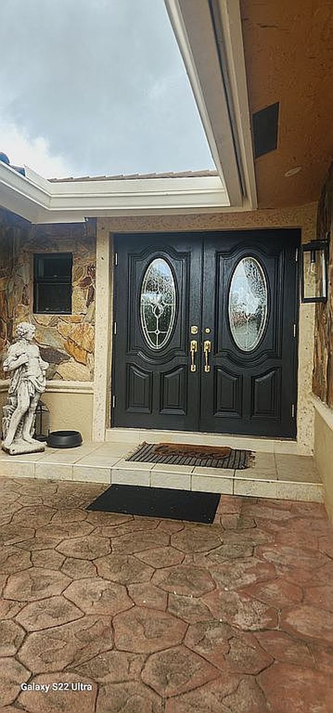 Photo of 20045 Nw 65th Ct, Hialeah, FL