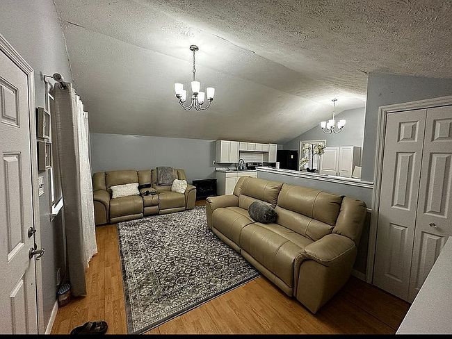 Image of 85 White Oak Ln