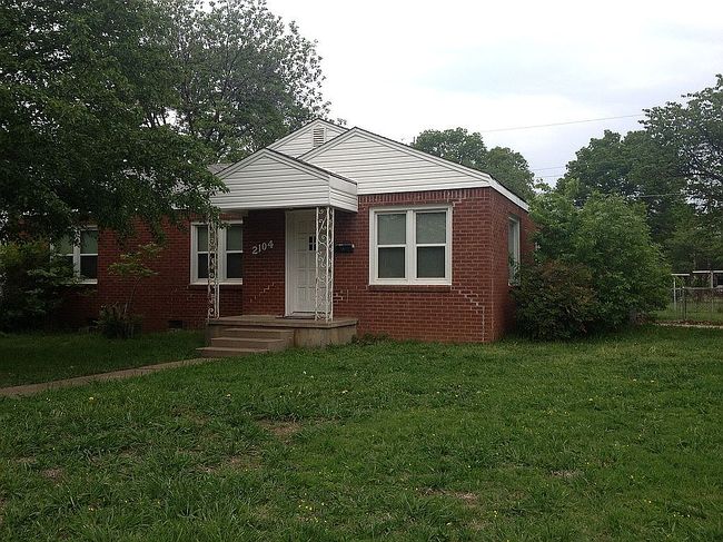 Image of 2104 W Arrowhead Ave