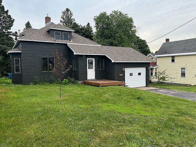 Photo of 904 Liberty St, Hancock, MI