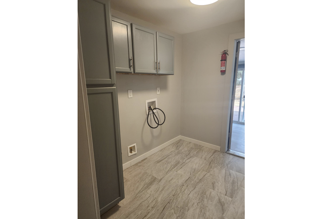 Image of 3930 S Hazel Ct