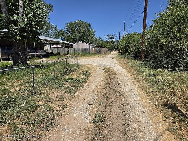 Photo of 237 Kelly St, Poteet, TX