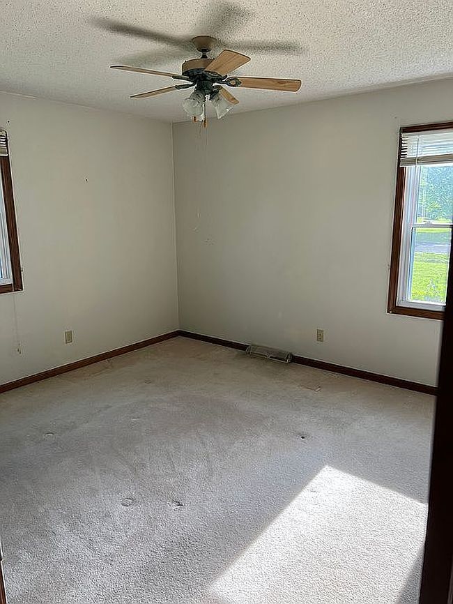 Photo of 606 Weintz St, Moberly, MO