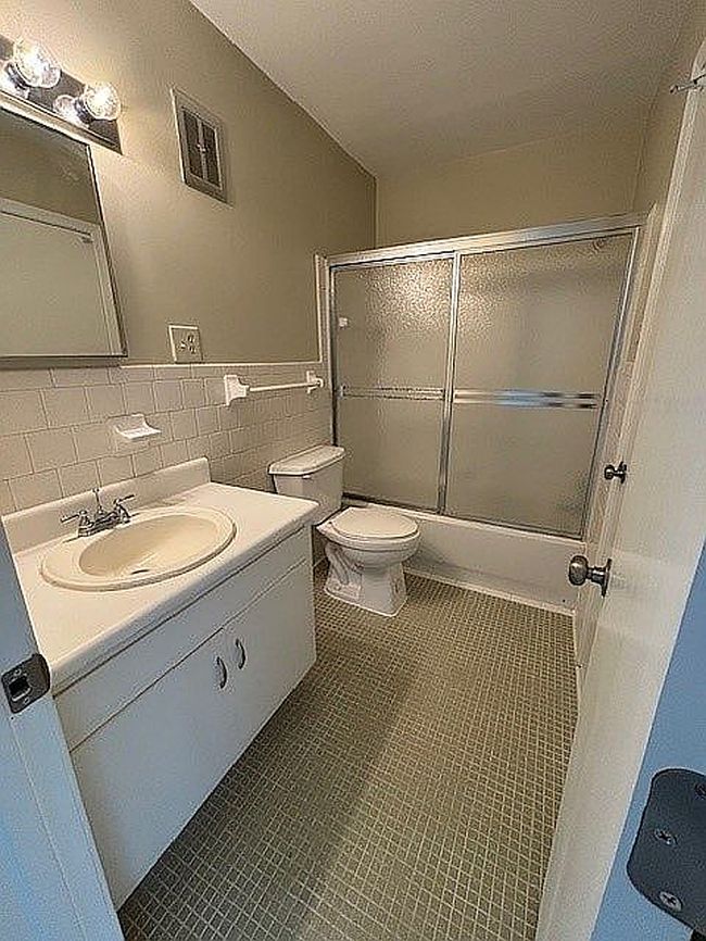 Image of 4009 Old Shell Rd Apt E20