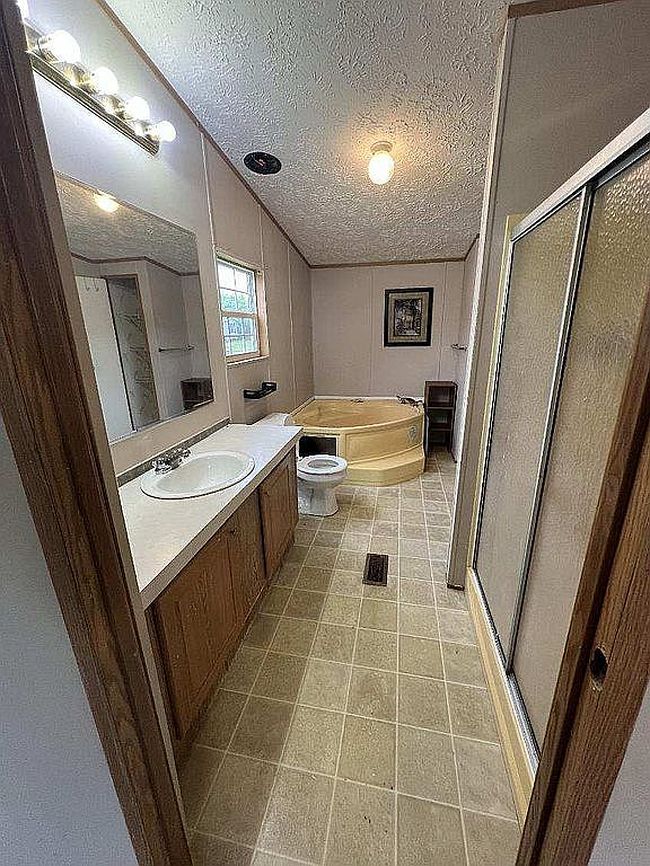 Photo of 4247 Hunters Pointe, Fort Wayne, IN