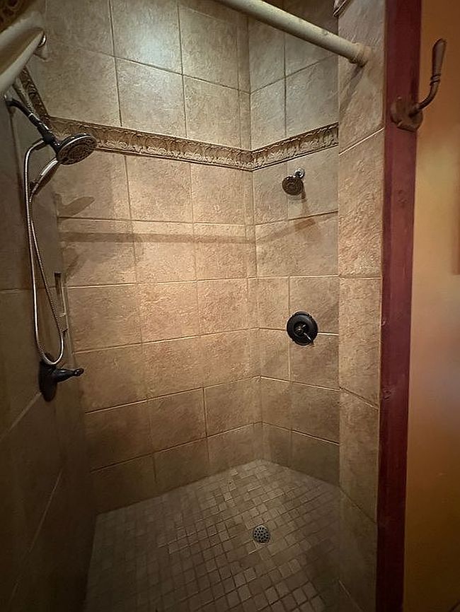 Photo of 246 S E St, Lakeview, OR