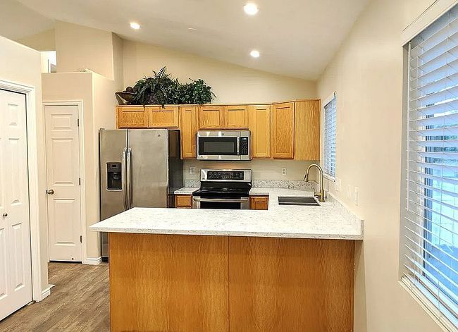 Image of 2237 W Craig Ln S
