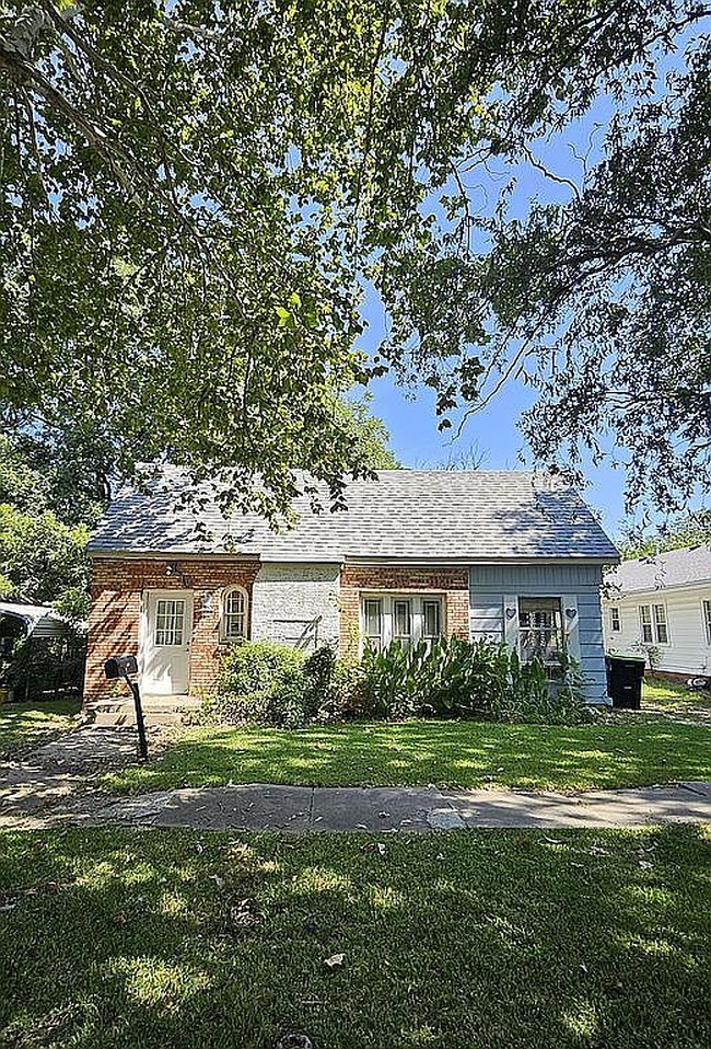Photo of 918 E 16th St