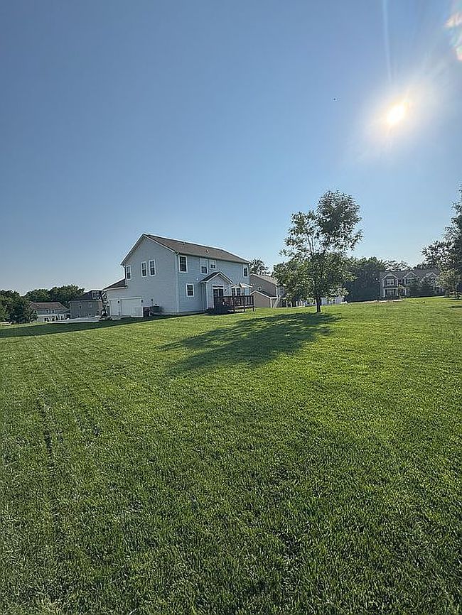 Photo of 7042 Pinnacle Dr, Columbus, IN
