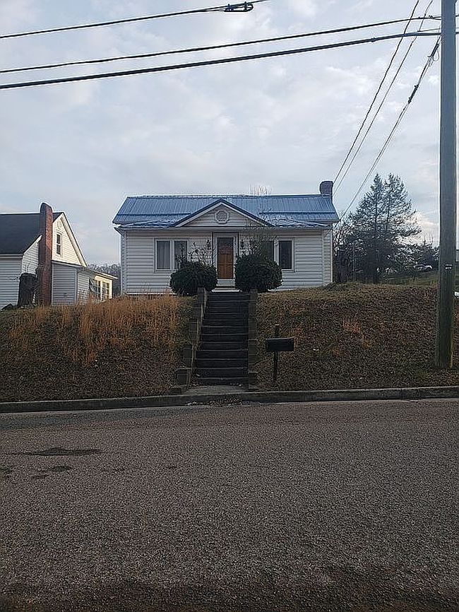 Photo of 325 Virginia Ave, Richlands, VA
