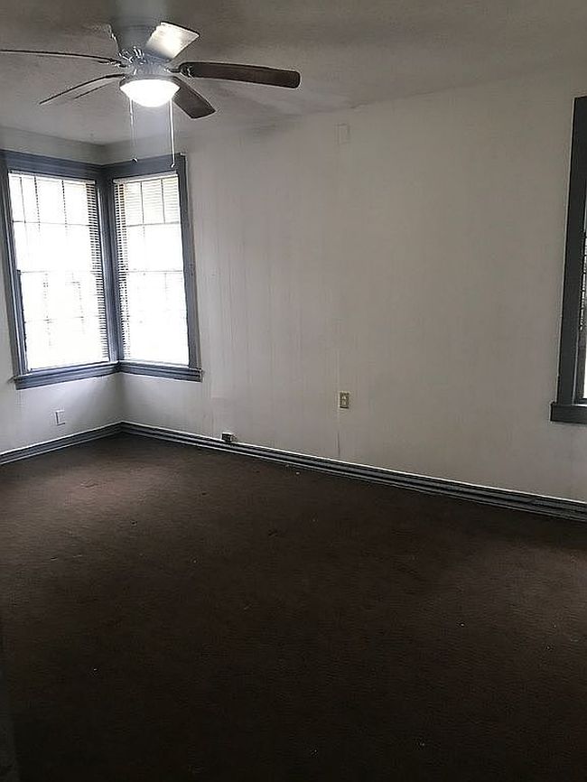 Image of 2946 Midway St