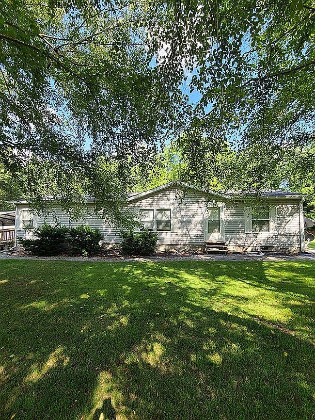 694 County Road 105 E, Bluford, IL