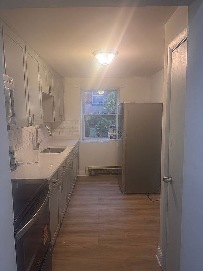 Photo of 33 Montvale Ave Apt 2, Woburn, MA