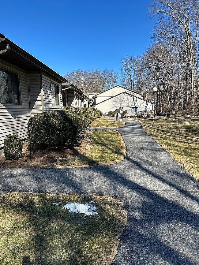 Image of 108 Village Rd Apt B