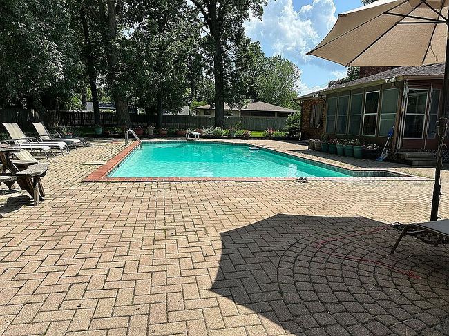 Photo of 667 N Lake St, Grayslake, IL