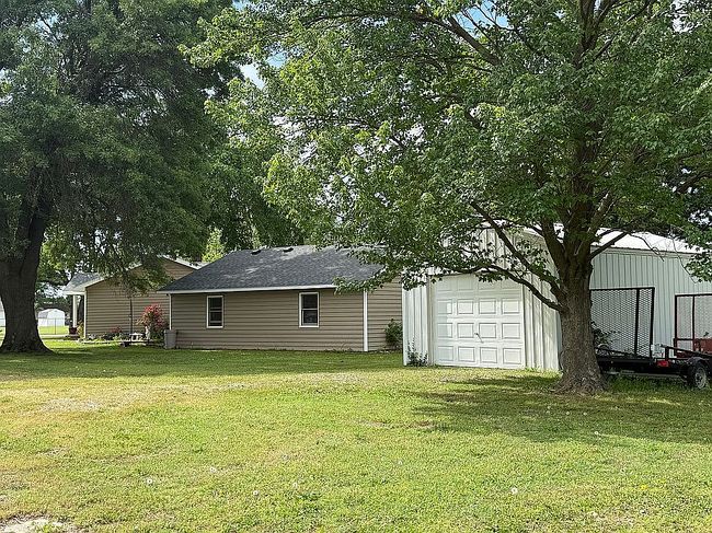 Image of 301 E Walnut St