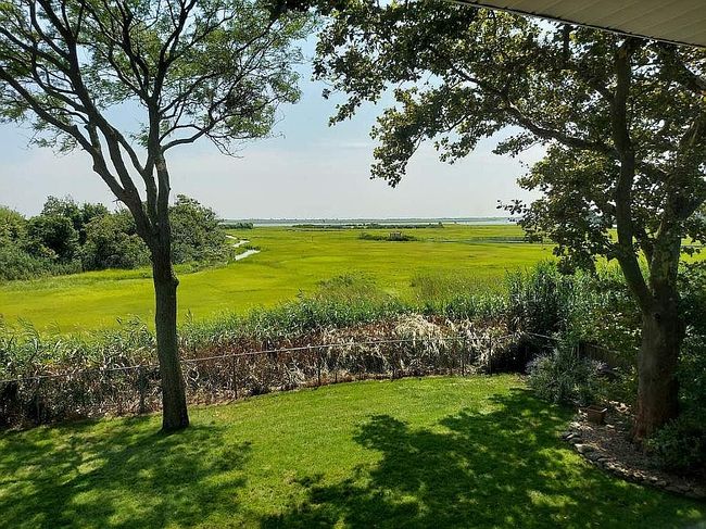 Photo of 404 Club Ct, Oceanside, NY
