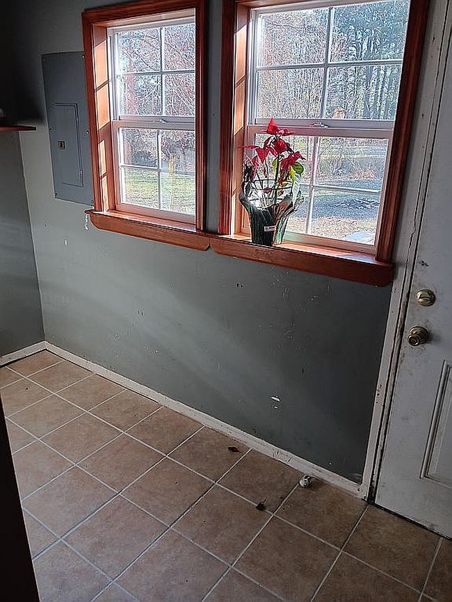 Image of 12 Holston Ln