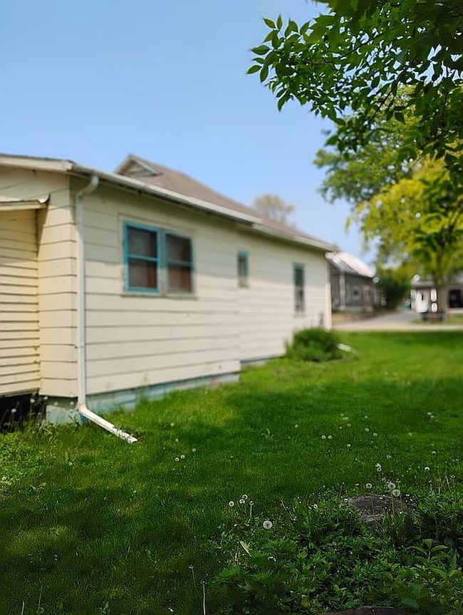 Photo of 47 N 2nd St, Waubay, SD