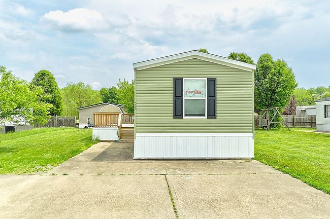 Photo of 2430 Long Point Dr, Evansville, IN