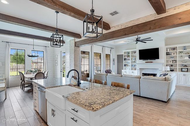 Image of 232 Lori Dr