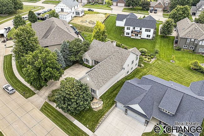 Photo of 8 Sandstone Ct, Le Claire, IA