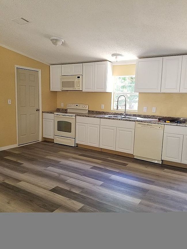 Image of 102 3rd St