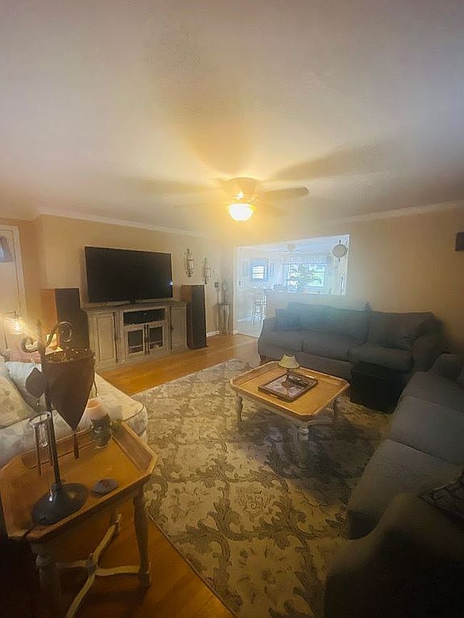 Photo of 433 Foxon Rd, East Haven, CT