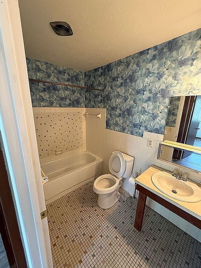 Photo of 6640 Pearl Rd Apt 604, Parma Heights, OH